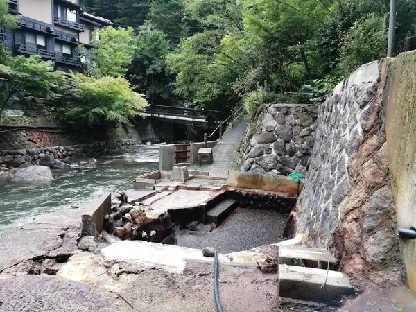 穴湯