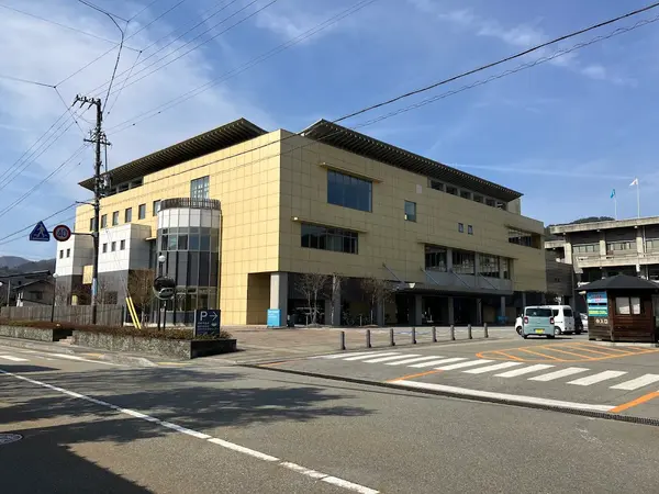 飛騨市図書館 1