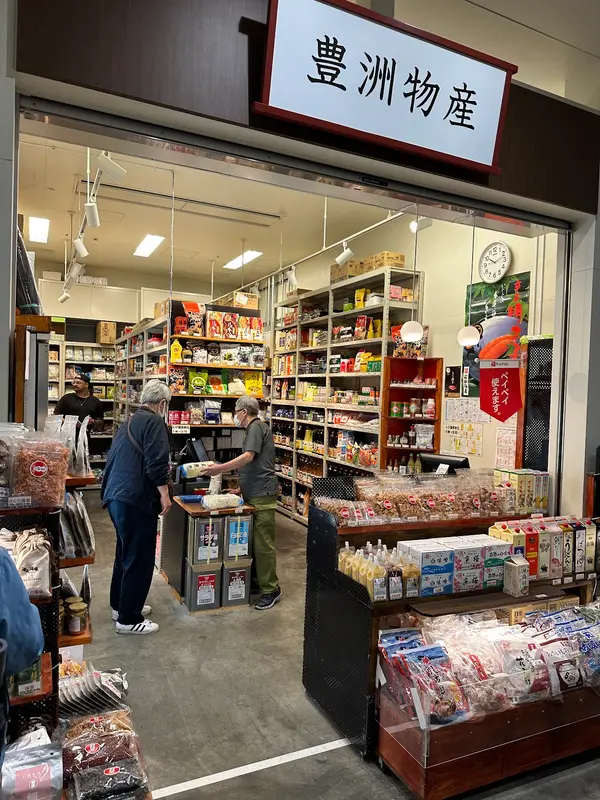 豊洲市場(劇中「成田空港内の通路」)