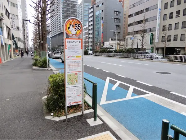 文化シヤッター前